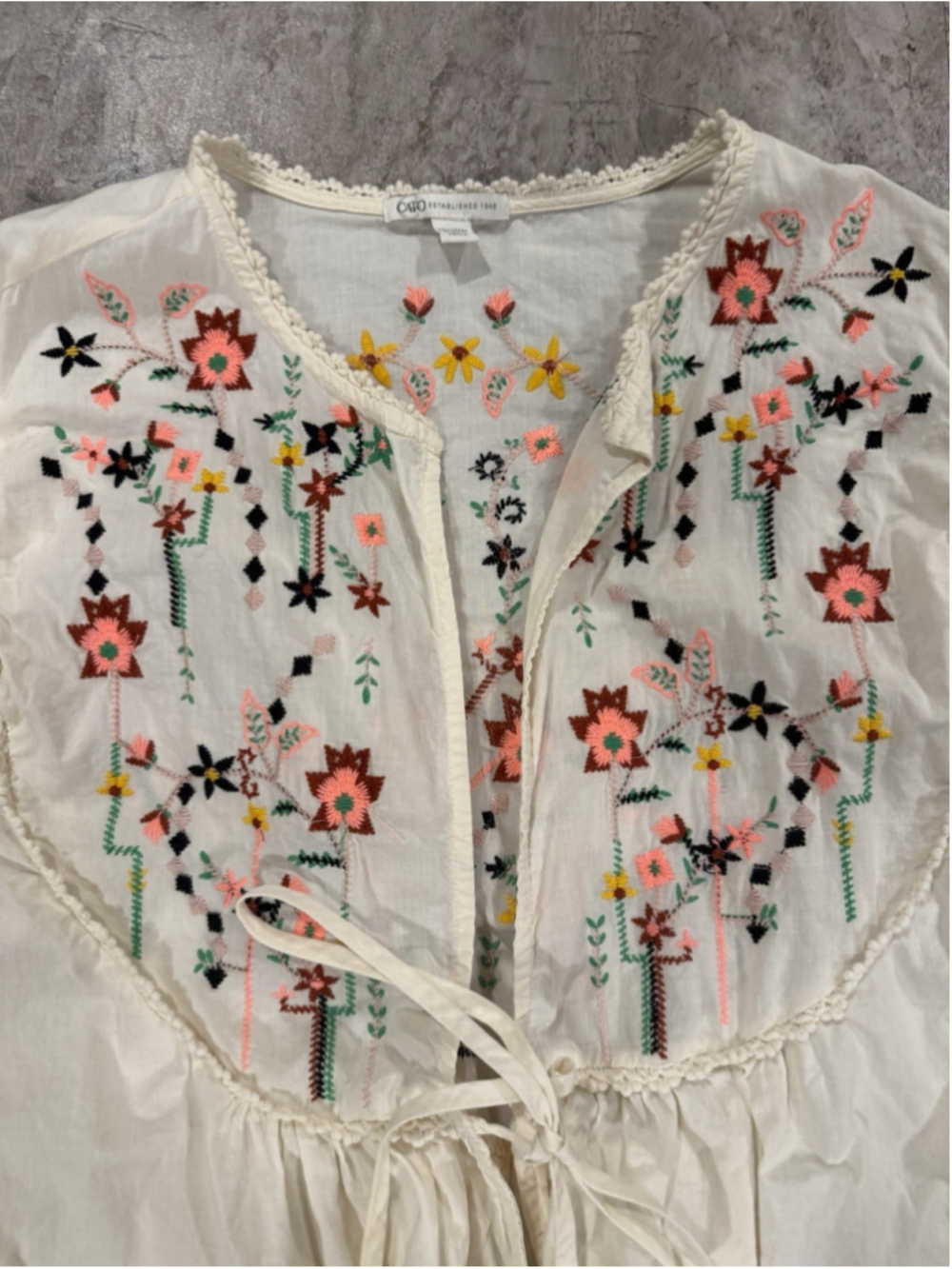 Cato Women’s Floral Embroidered Open Peasant Blouse Prairie With Tie Sz 18/20 - Picture 4 of 7